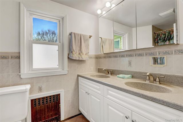 892 Bryant Avenue, New Hyde Park, NY 11040