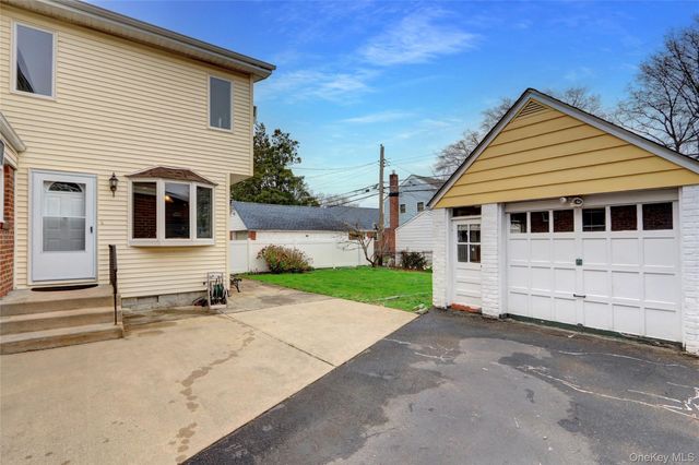 892 Bryant Avenue, New Hyde Park, NY 11040