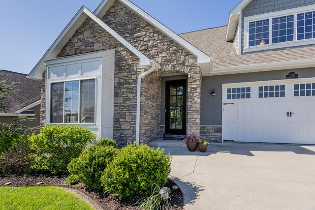 4726 STONE MOUNTAIN PKY, Columbia, MO 65201