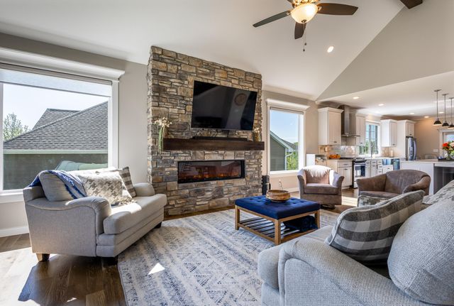 4726 STONE MOUNTAIN PKY, Columbia, MO 65201