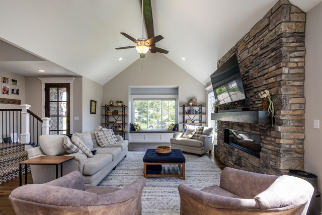 4726 STONE MOUNTAIN PKY, Columbia, MO 65201