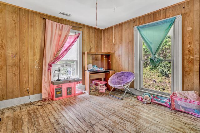 131 Indian LN, Eagle Rock, VA 24085