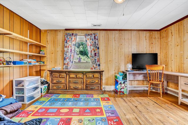 131 Indian LN, Eagle Rock, VA 24085