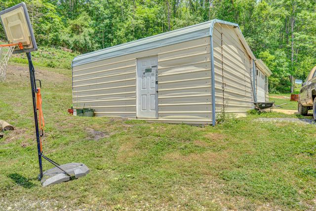 131 Indian LN, Eagle Rock, VA 24085