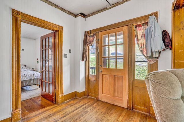 131 Indian LN, Eagle Rock, VA 24085