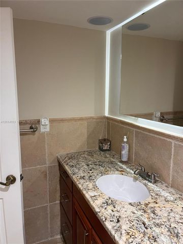 2780 NE 183rd St 1, Aventura, FL 33160
