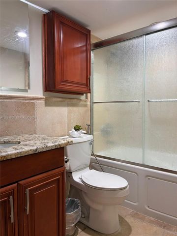 2780 NE 183rd St 1, Aventura, FL 33160