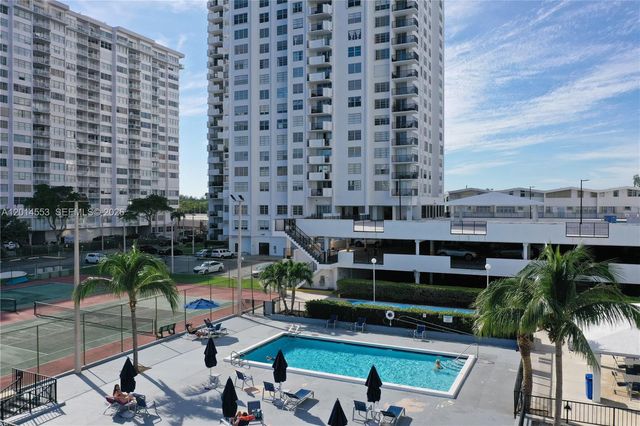 2780 NE 183rd St 1, Aventura, FL 33160