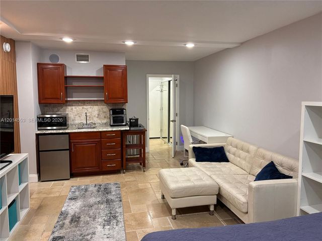 2780 NE 183rd St 1, Aventura, FL 33160