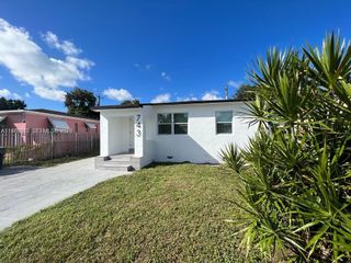 743 NW 77th Ter, Miami, FL 33150