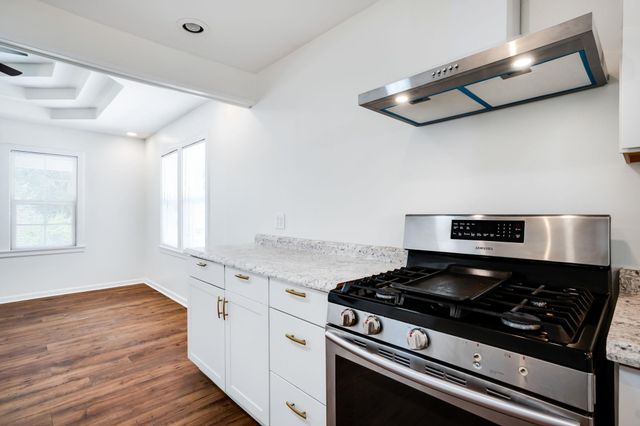 662 S Clifton Ave, Wichita, KS 67218