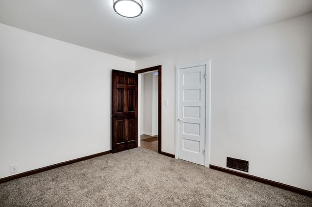 662 S Clifton Ave, Wichita, KS 67218