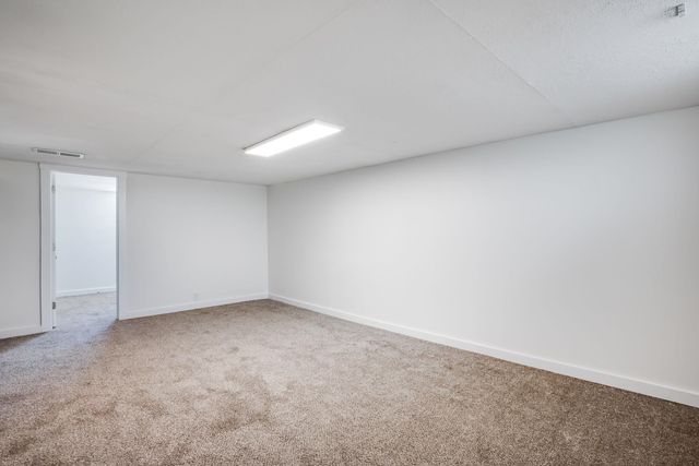 662 S Clifton Ave, Wichita, KS 67218