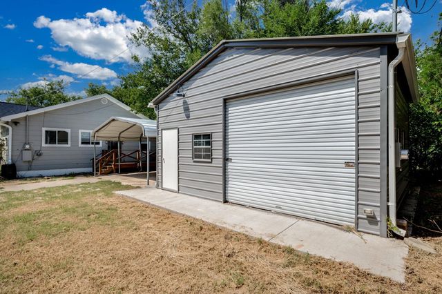 662 S Clifton Ave, Wichita, KS 67218