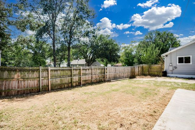 662 S Clifton Ave, Wichita, KS 67218