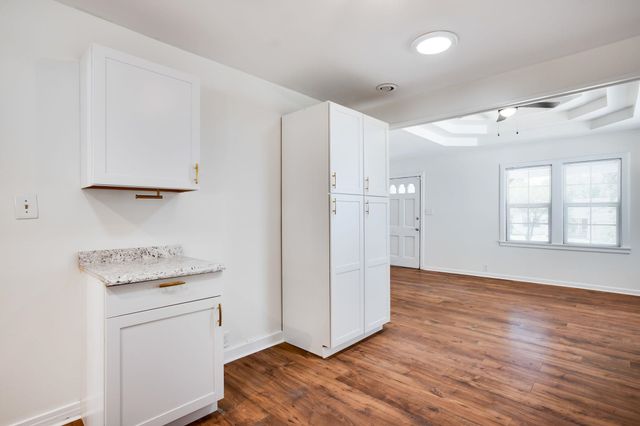 662 S Clifton Ave, Wichita, KS 67218