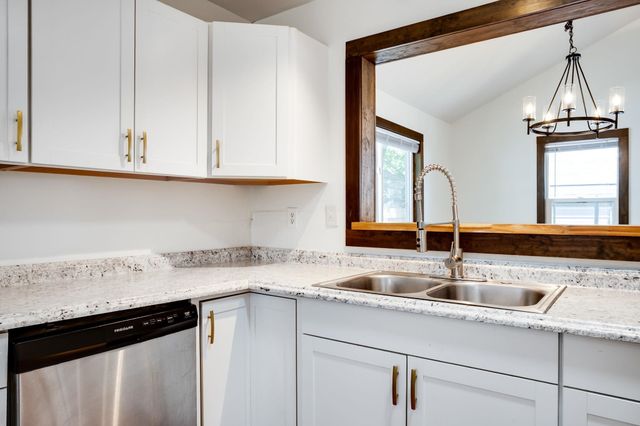 662 S Clifton Ave, Wichita, KS 67218