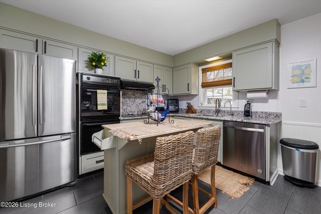 1618 Ormsby Ln, Louisville, KY 40222