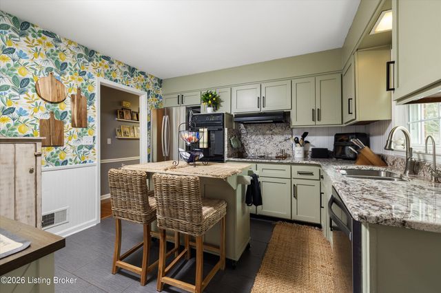 1618 Ormsby Ln, Louisville, KY 40222