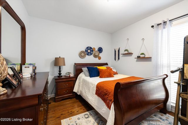 1618 Ormsby Ln, Louisville, KY 40222