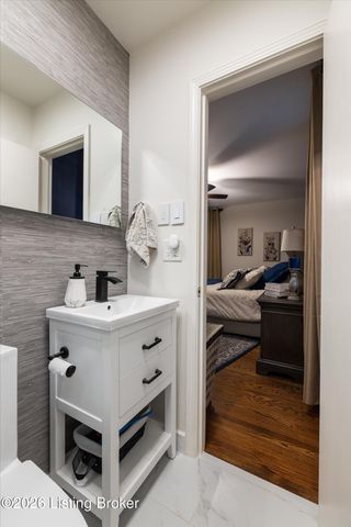 1618 Ormsby Ln, Louisville, KY 40222