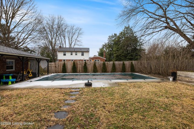 1618 Ormsby Ln, Louisville, KY 40222