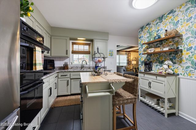 1618 Ormsby Ln, Louisville, KY 40222