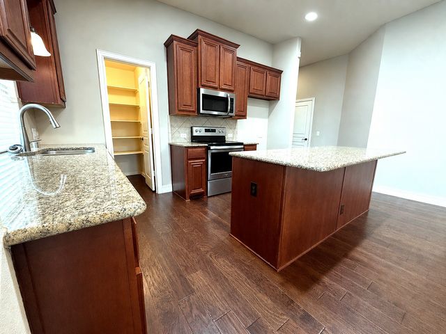 1109 Abbey Lane, Midlothian, TX 76065