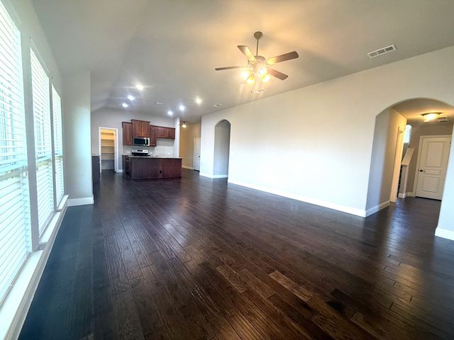 1109 Abbey Lane, Midlothian, TX 76065