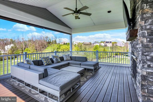 102 MEMORIAL DR, Harrisburg, PA 17112