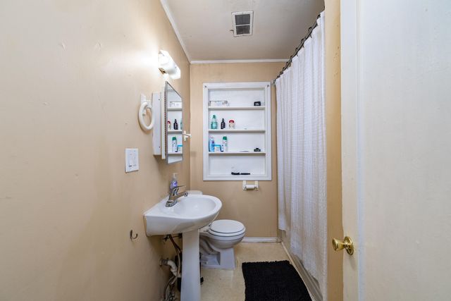 220 N Adams Street, San Angelo, TX 76901