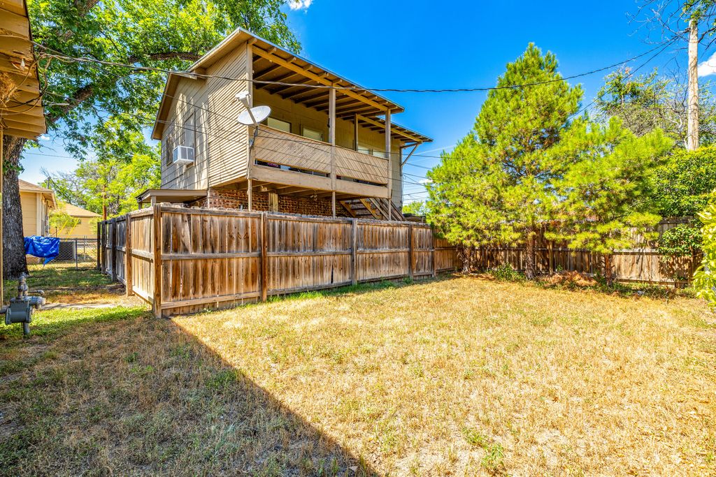 Image 19 of property listing at 220 N Adams Street, San Angelo, TX 76901