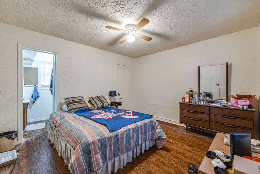 Image 20 of property listing at 220 N Adams Street, San Angelo, TX 76901