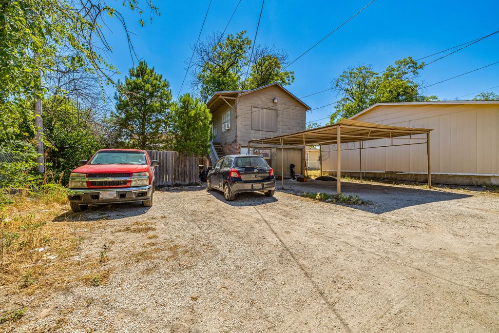 Image 30 of property listing at 220 N Adams Street, San Angelo, TX 76901