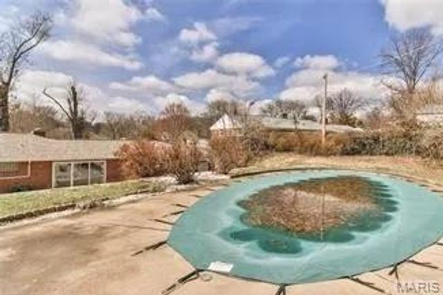 62 W Cardigan Drive, Florissant, MO 63135