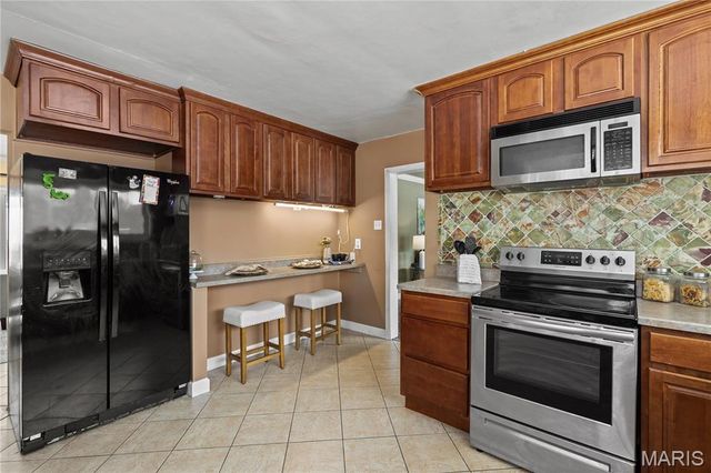 62 W Cardigan Drive, Florissant, MO 63135