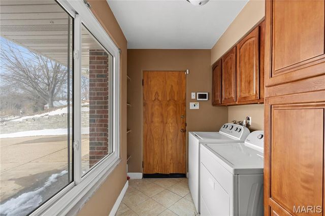 62 W Cardigan Drive, Florissant, MO 63135