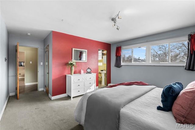 62 W Cardigan Drive, Florissant, MO 63135