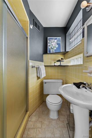 62 W Cardigan Drive, Florissant, MO 63135