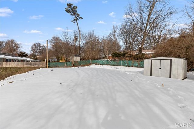 62 W Cardigan Drive, Florissant, MO 63135