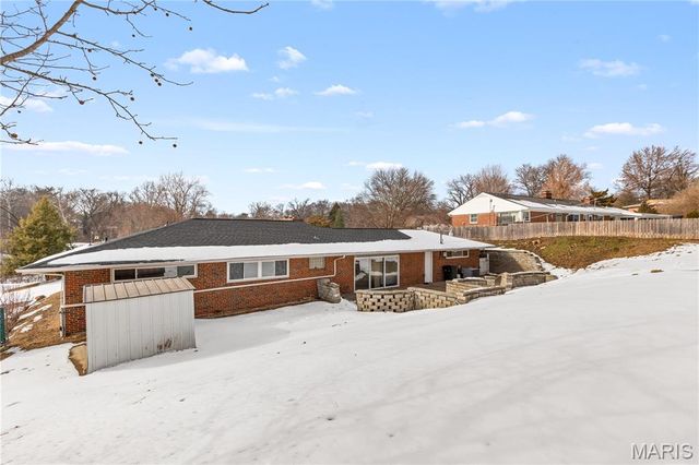 62 W Cardigan Drive, Florissant, MO 63135