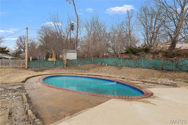 62 W Cardigan Drive, Florissant, MO 63135