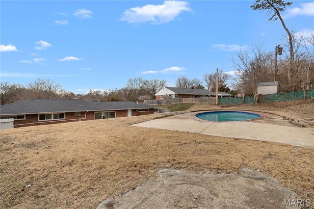 62 W Cardigan Drive, Florissant, MO 63135