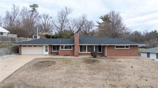 62 W Cardigan Drive, Florissant, MO 63135