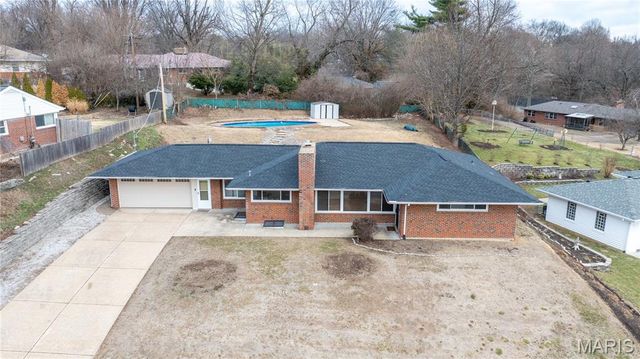 62 W Cardigan Drive, Florissant, MO 63135