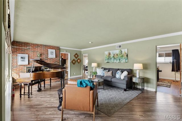 62 W Cardigan Drive, Florissant, MO 63135