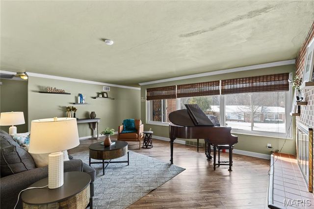 62 W Cardigan Drive, Florissant, MO 63135