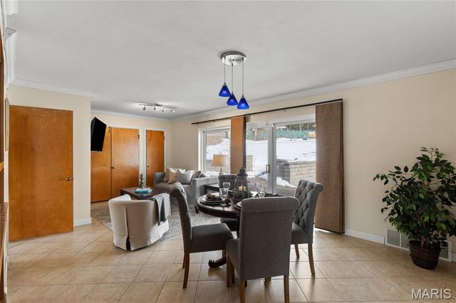 62 W Cardigan Drive, Florissant, MO 63135