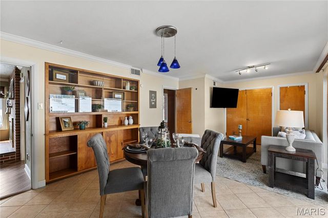 62 W Cardigan Drive, Florissant, MO 63135