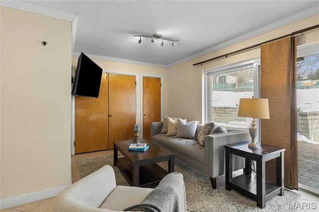 62 W Cardigan Drive, Florissant, MO 63135